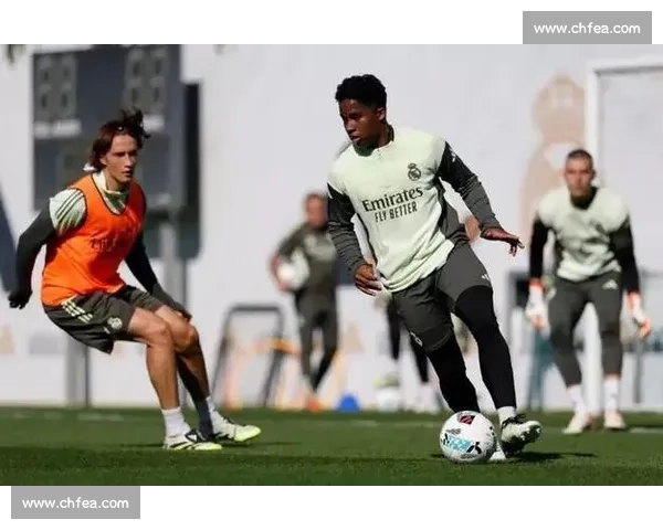 阿隆索力挺霍安 - 马丁内斯回归一线队 重伤复出新星获重用