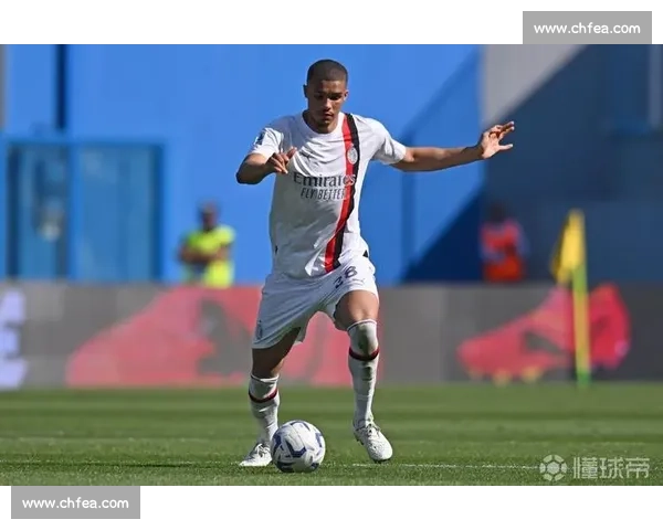 英超三巨头竞逐里昂天才边锋福法纳，转会费或破 5000 万欧