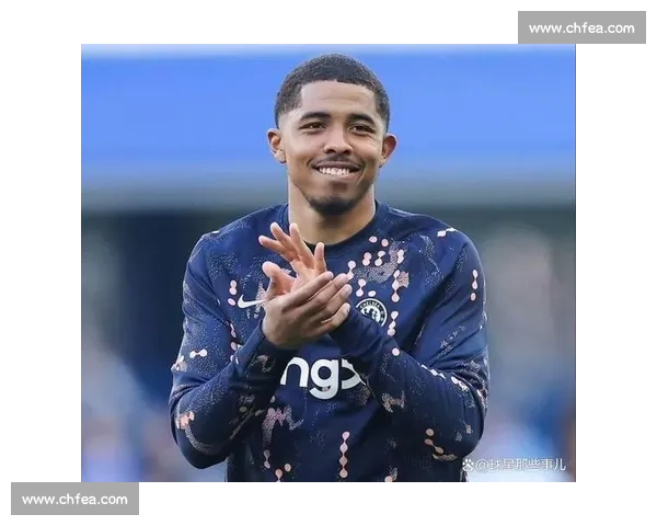 英超三巨头竞逐里昂天才边锋福法纳,转会费或破 5000 万欧 英超三巨头竞逐里昂天才边锋福法纳,转会费或破 5000 万欧